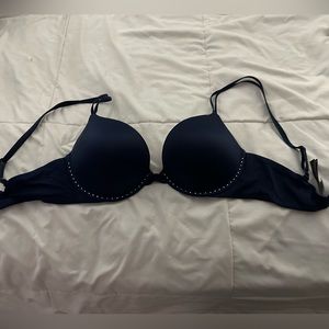 Elegant and fun Victoria’s Secret Bra 34D